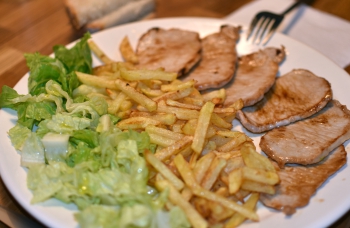 Lomo con patatas fritas
